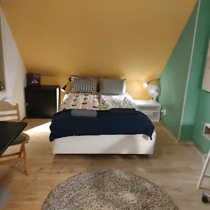 https://pink-house-1.find-stockholm-hotels.com